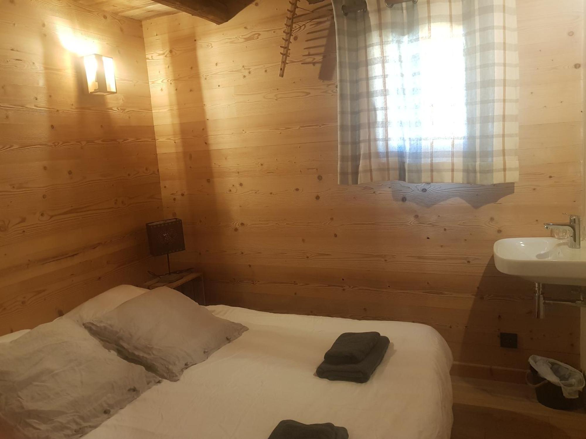 Guest house Aux Fermes De La Croix, Maison D'hotes,
